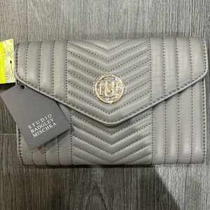 Badgley Mischka V quilted crossbody